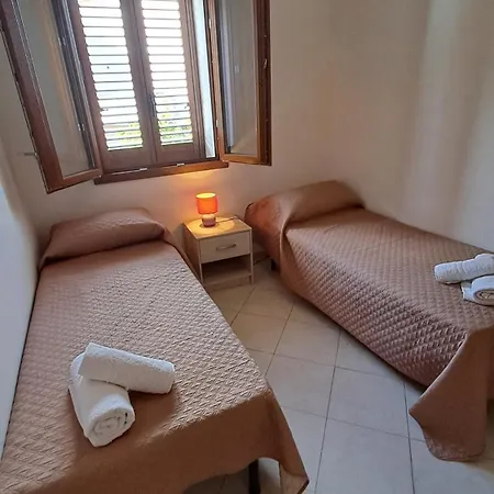 Le Lune 1 Apartment *